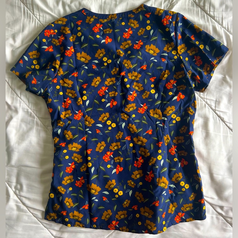 S Patterned Scrub Top - Picture 2 of 2